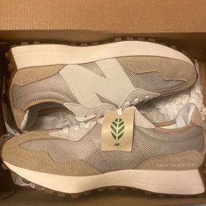 New Balance 327 - Men's Size 8 / Women's Size 9 1/2